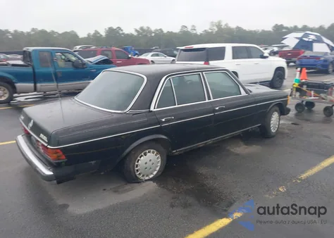 1982 Mercedes-Benz 240 D from USA, damaged, VIN WDBAB23A2CB344094